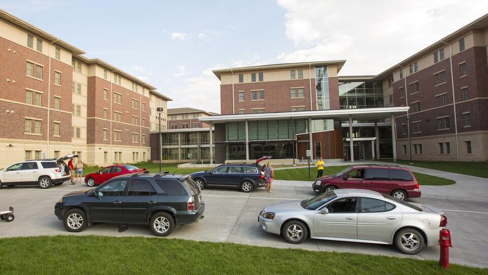 Photo of students moving into residence halls