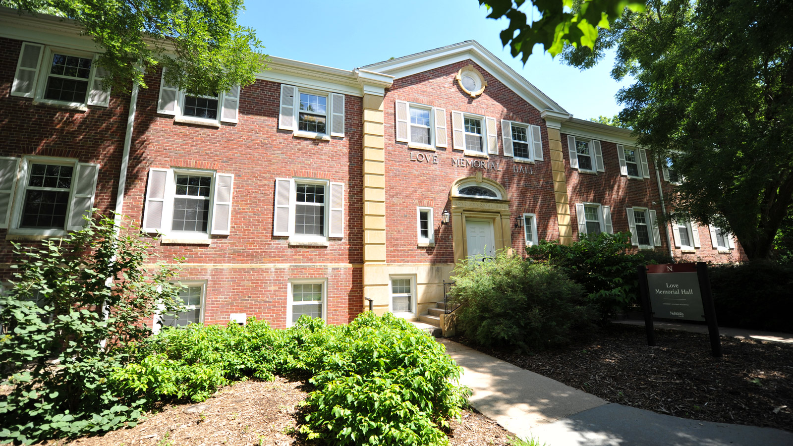 Love Memorial Hall exterior photo